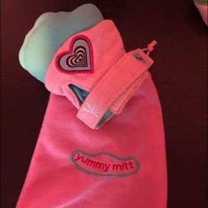 Yummy teething mitten